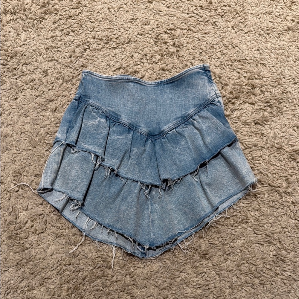 Mother Denim The Ruffle Mini Skirt Size 27 Waist Light Faded Wash Raw Edge